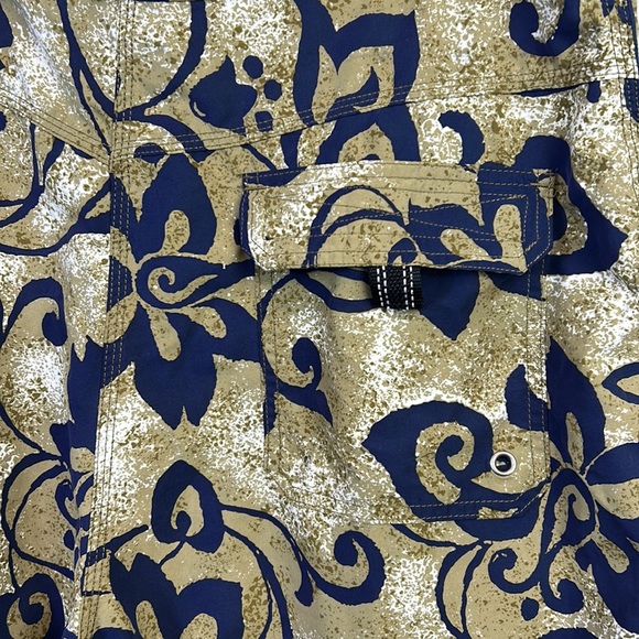 Gotcha Mens Swim Shorts with Velcro Fly and tie closure and back pocket like new - Picture 4 of 7